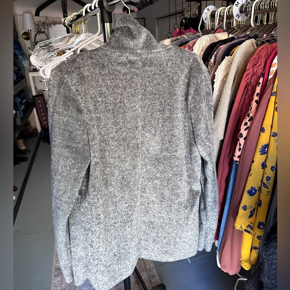 Papillo woman’s size small gray open cardigan style top - leopard interior - Picture 5 of 5